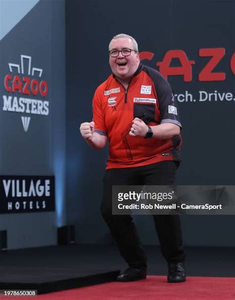 1,253 Stephen Bunting Darts Stock Photos, High-Res Pictures, and Images ...