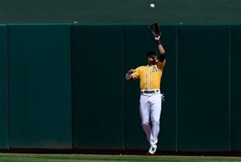 Coco Crisp making a great catch in the outfield.