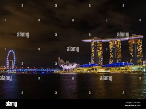 Night View of Marina Bay, Singapore Stock Photo - Alamy