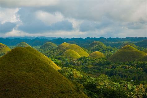 Where are the Chocolate Hills? - WorldAtlas