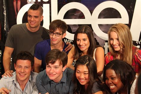 File:Glee cast.jpg - Wikimedia Commons