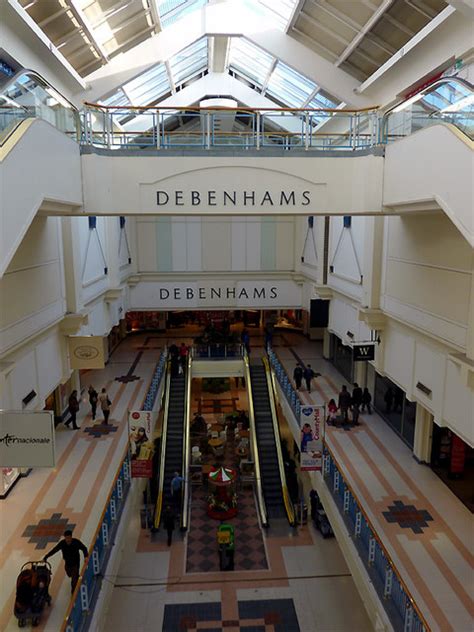 County Mall interior in Crawley, West... © Roger D Kidd cc-by-sa/2.0 ...