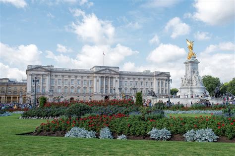 50 Buckingham Palace Facts That Will Make You Want To Visit