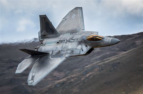 HD Wallpaper of the Lockheed Martin F-22 Raptor: A Military Jet Fighter