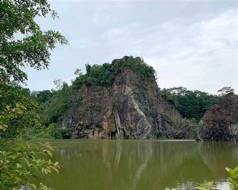 Hiking Quarries in Singapore: Bukit Batok - The Occasional Traveller