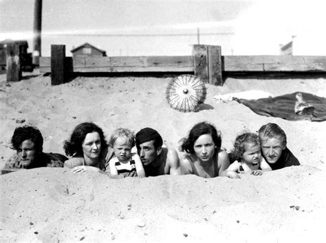 Marilyn Monroe On The Beach With Her Mother In 1929 - Flashbak