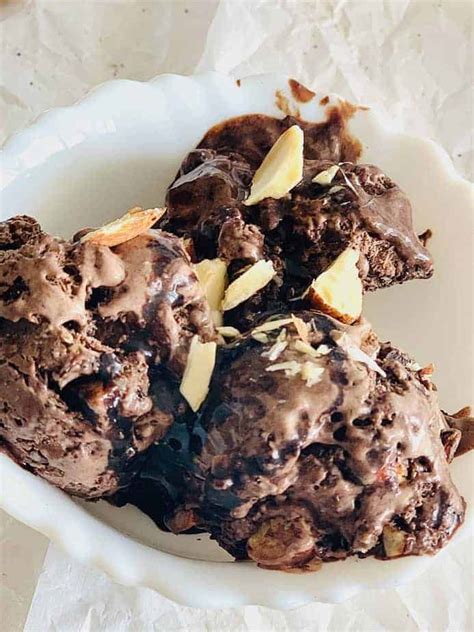 Chocolate Almond Fudge Ice cream - Bake with Sweetspot