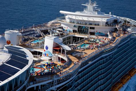 Amazing World: Oasis Of The Seas - The Largest Luxury Cruise Ship in ...