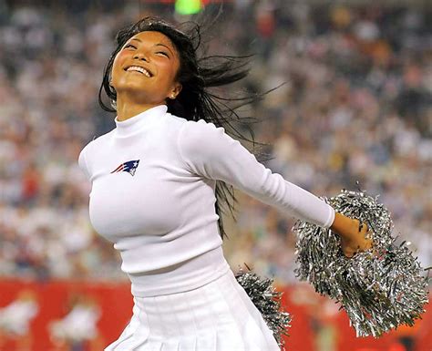 Pro Cheerleader Heaven: New England Patriots Cheerleaders 2011 Calendar ...