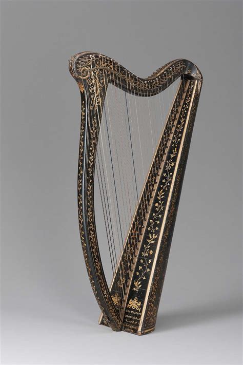 Portable Irish harp | Museum of Fine Arts, Boston