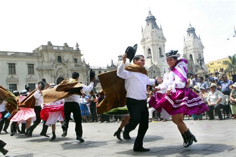 Ayacucho's 2014 carnival opens at Government Palace | News | ANDINA ...