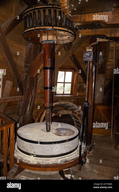 Mill grinding stone windmill hi-res stock photography and images - Alamy