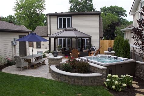 Advantages and Disadvantages of Indoor Hot Tubs vs. Outdoor Hot Tubs ...