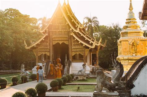 Earthling Sara: 16.03.17 || Wat Phra Singh