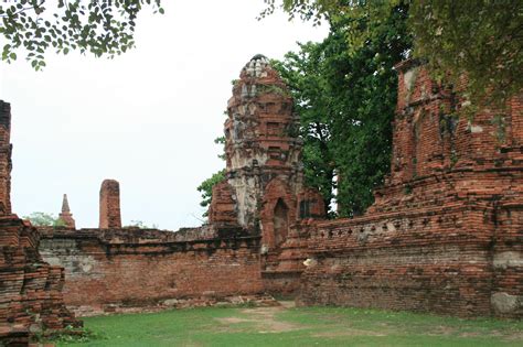 Ayutthaya, Ruins of a Great Kingdom – Coffee Brews…