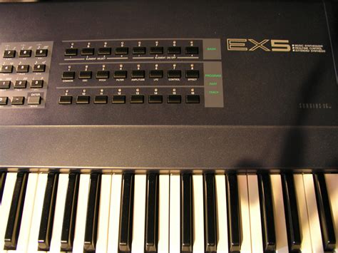 Yamaha EX5 Synthesizer/Workstation