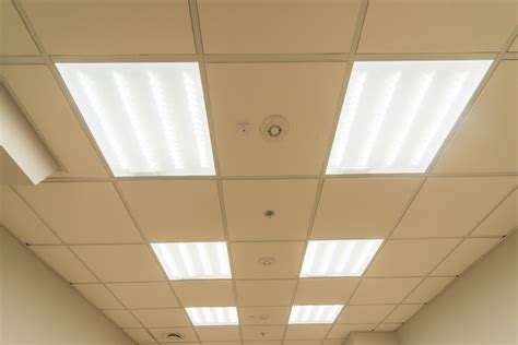 Fluorescent Ceiling Light Spacing / Modern Fluorescent Kitchen Lighting ...