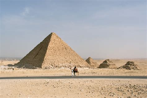 Pyramid of Menkaure - Wikipedia