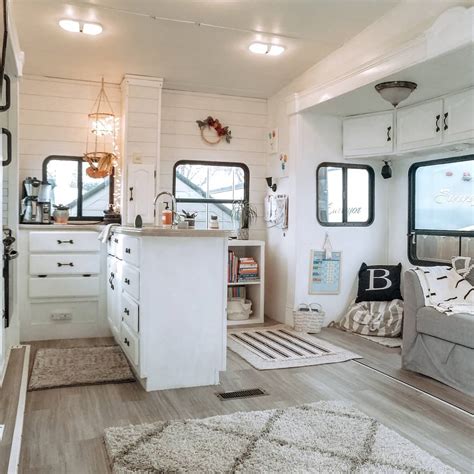 Modern RV remodel - Twinning in our 5thwheel feature | Barefoot Detour