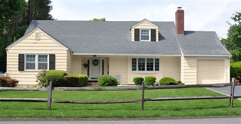 Warm Traditional Ranch House | Home Exterior Color Inspiration | Behr