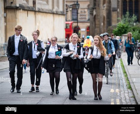 Alegrarse Herméticamente reunirse oxford university uniform Y En ...