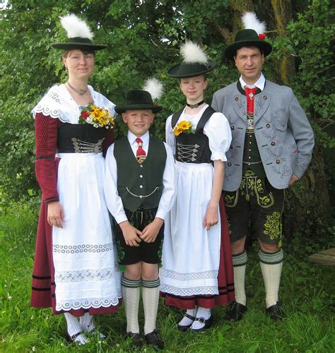 FolkCostume&Embroidery: Overview of the Folk Costumes of Germany