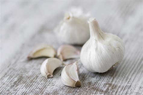 High blood pressure: Garlic stimulates the production of nitric oxide ...