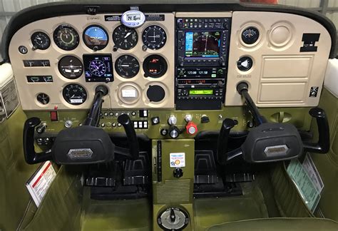 Cessna 152 Cockpit Layout