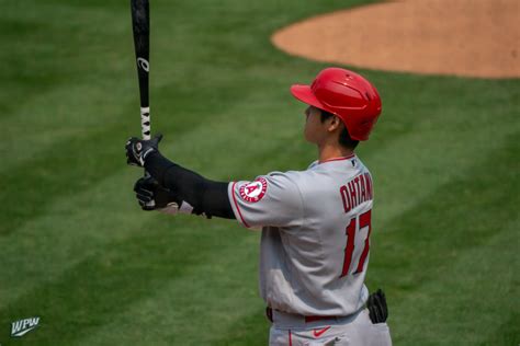 What Pros Wear: Shohei Ohtani’s Asics Gold Stage Batting Gloves (2020 ...