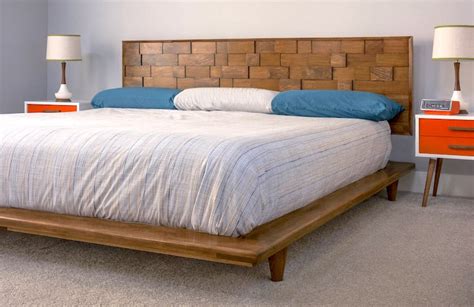 DIY Wood Headboard (Mid Century Modern Inspired) - DIY Candy