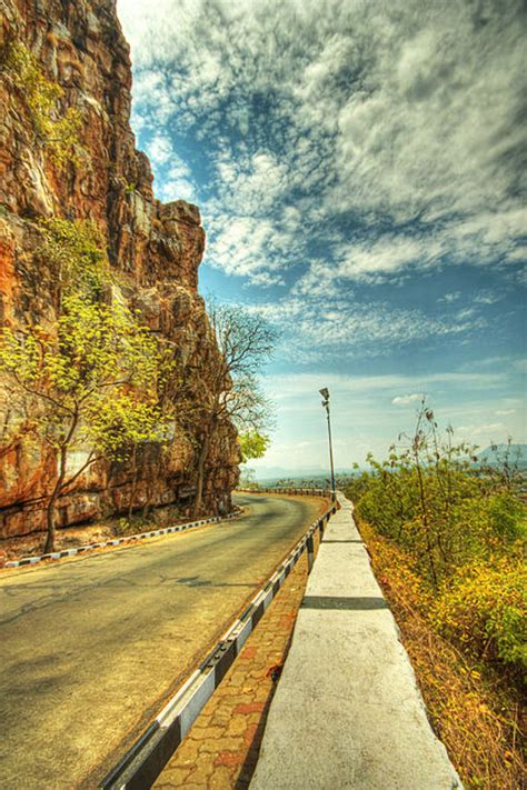 Most Dangerous Roads Of India - Hello Travel Buzz