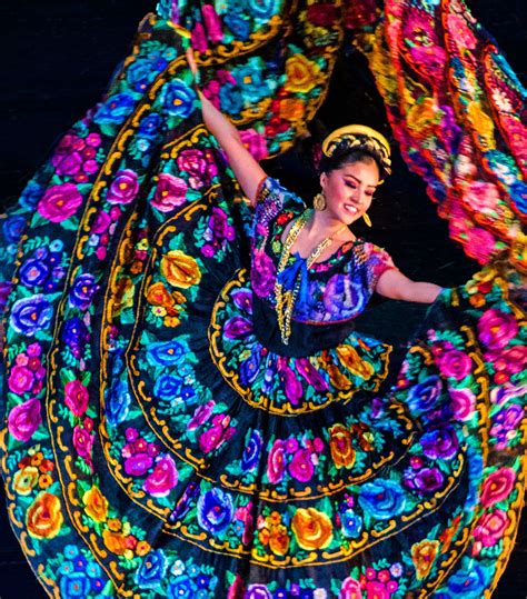 Ballet Folklórico in Mexico City | Ballet folklorico, Mexican dresses ...