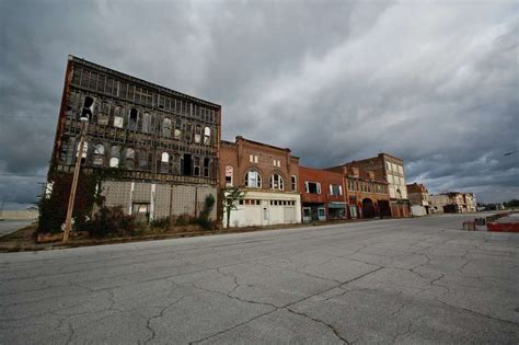 Creepy photos show abandoned town of Cairo, Illinois years after ...