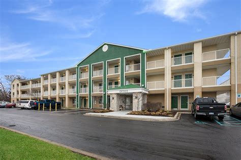 hotels in livonia mi on plymouth road - Zina Boles