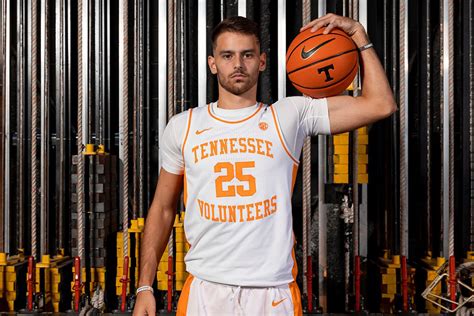 #14 Tennessee Vols Basketball hits the road for clash with #19 Alabama ...