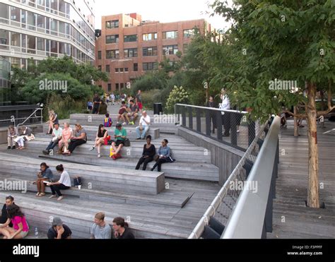 Visitors at the High Line Park in Manhattan, New York,USA Stock Photo ...