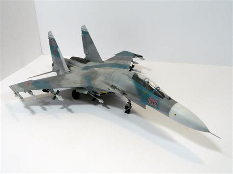 1/48 Sukhoi Su-27 Flanker - ScaleModelMaker