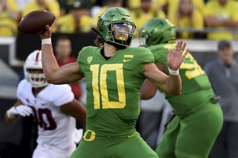 Oregon QB Justin Herbert Reportedly Met With Top Grad Transfer WR - The ...