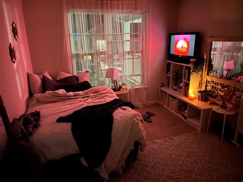 Cozy bedroom Aesthetic | Bedroom aesthetic, Aesthetic bedroom, Room inspo