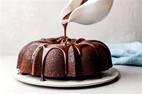 Chocolate Glaze Recipe for Cakes and Desserts