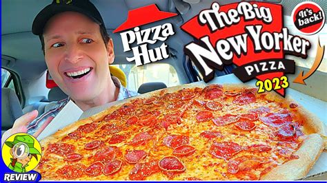 Pizza Hut® THE BIG NEW YORKER PIZZA Review 🍕💪🗽 It's Back in 2023 ...