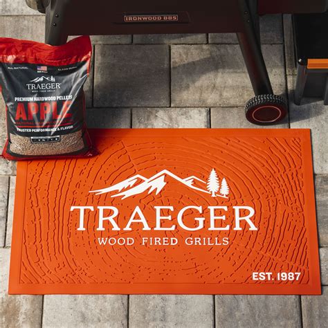 TRAEGER ORANGE GRILL MAT