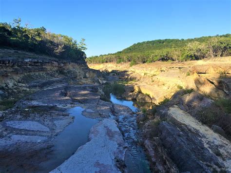 Hiking through the gorge at Canyon Lake, Texas, USA : r/hiking