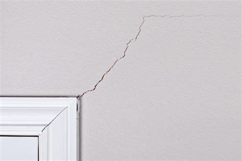 Should You Worry About Cracks in Walls? | HomelyVille