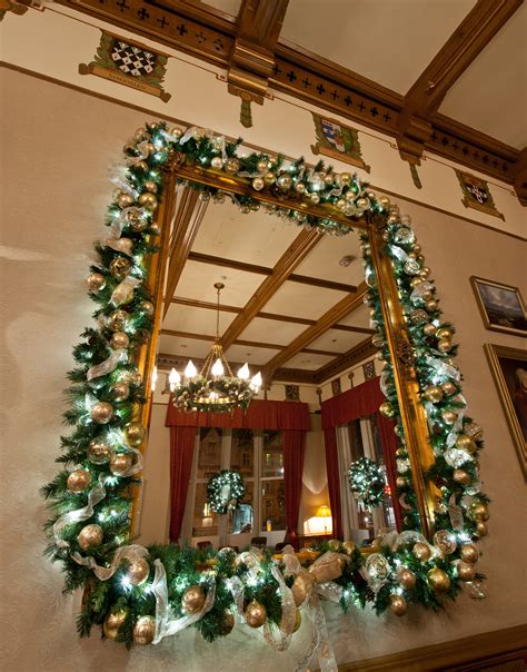 Christmas Garland and Swag Decorating Ideas - Flawssy