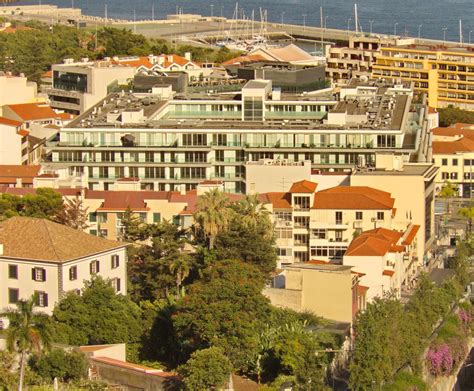 o edifício Funchal Centrum - Funchal Daily Photo