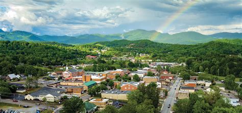 A Guide to Downtown Franklin | Our State