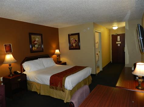 Luxury Inn & Suites Hotel | Troy, MO 63379