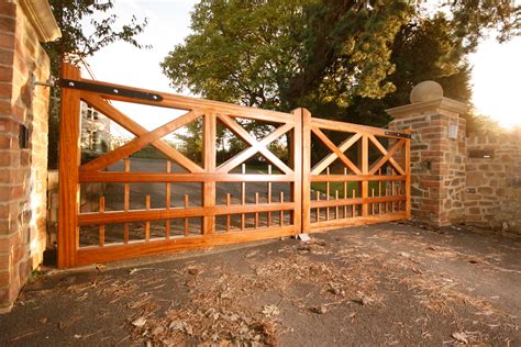 Traditional Style Driveway Gates | ELEX GATES | Bristol and Somerset