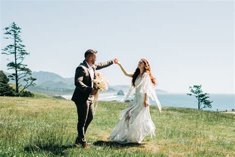 Sunlit Elopement at Ecola State Park - mikalh.com